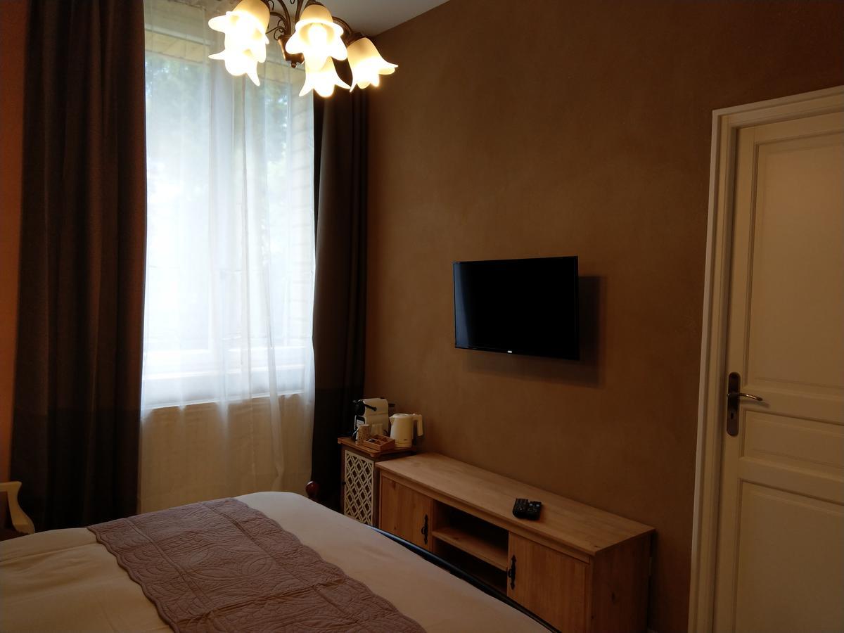 Les Chambres D'Hotes De La Frissonnette Auzelles Bagian luar foto