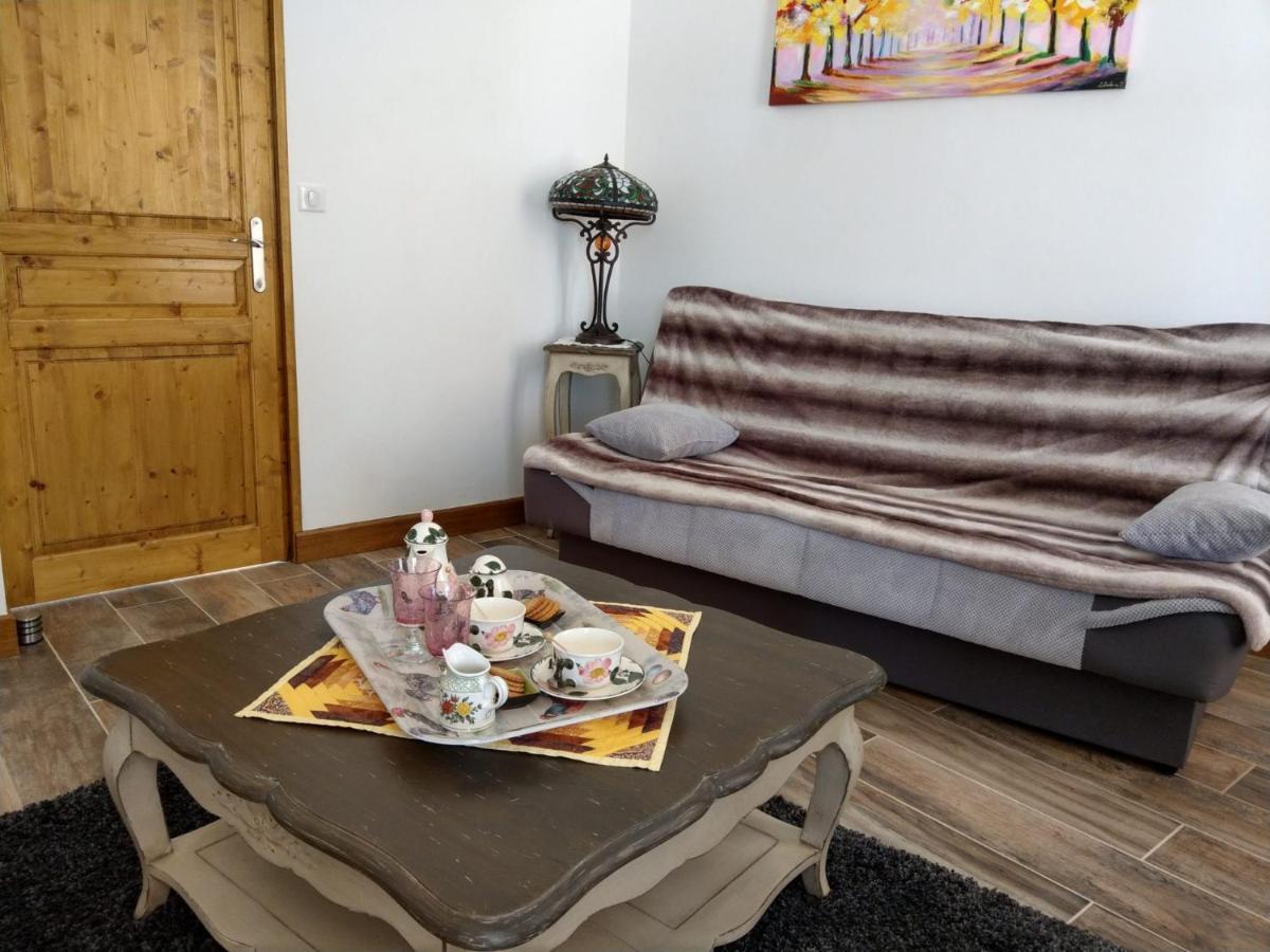 Les Chambres D'Hotes De La Frissonnette Auzelles Bagian luar foto